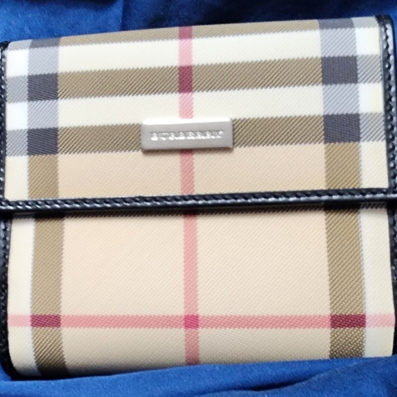 BRAND NEW BURBERRY BIFOLD NOVA CHECK WALLET FULL INCLUSIVE - Picture 1 of 10
